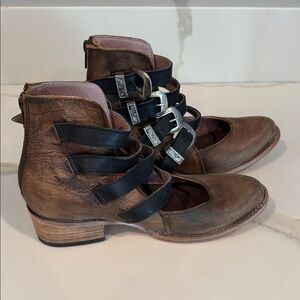 Free Bird Scarlett Brown and Black Women's Ankle Boots size 9